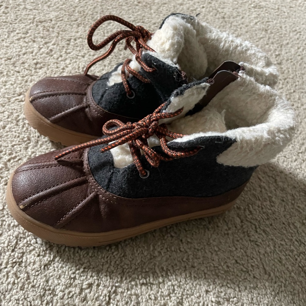 Cat & Jack boys winter boots size 12